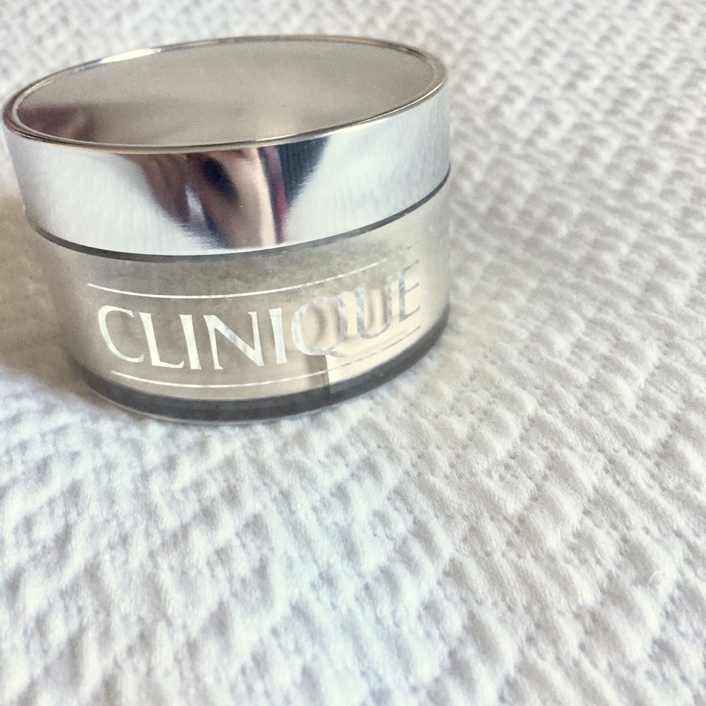 Clinique Blended Face Powder in Invisible Blend